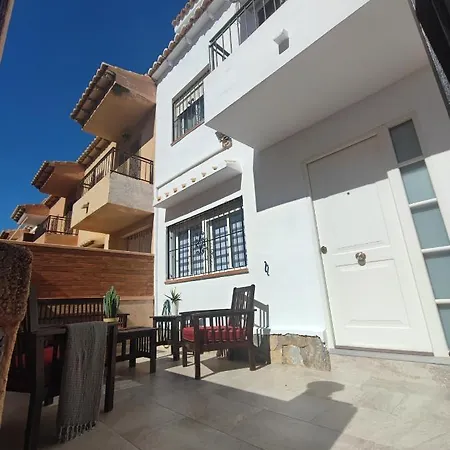 Adosado Ideal Para Vacaciones A 200m De La Playa Torrevieja